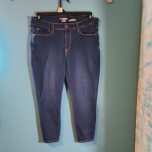 Levi's Women's Dark Blue Skinny Jeans Capri